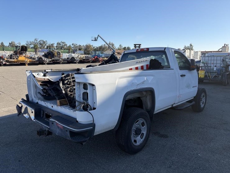 2017-gmc-sierra-2500hd-image-3