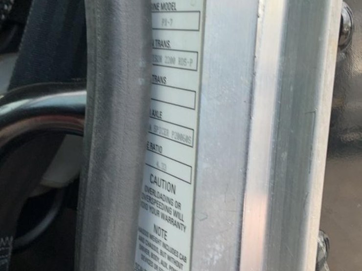 2021-peterbilt-337-image-18