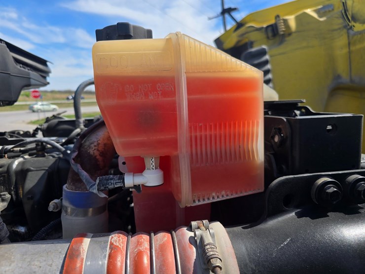 2017-peterbilt-579-image-70