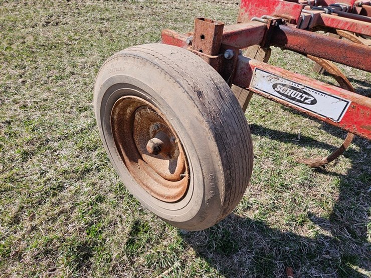 #529-•-schultz-7-shank-3pt-chisel-plow-image-14
