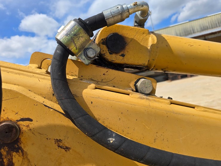 2005-caterpillar-420d-image-53