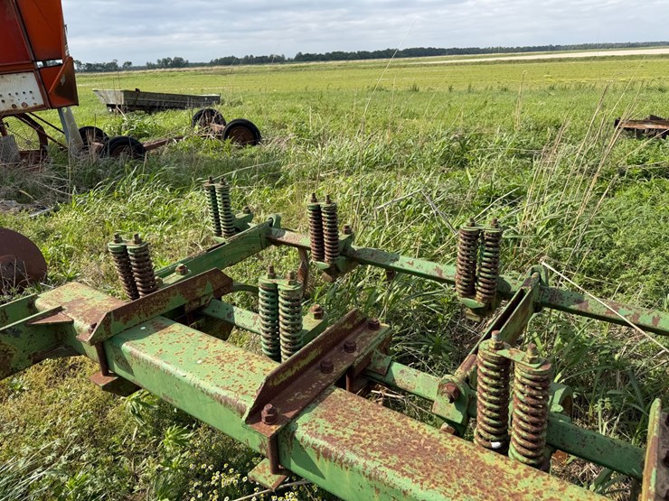 #45300-•-16'-chisel-plow-image-15