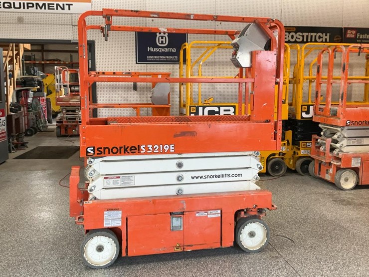 #421-•-2018-snorkel-19'-scissor-lift-image-1