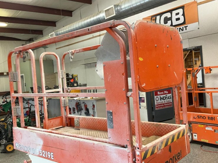 #411-•-2019-snorkel-19'-scissor-lift-image-12