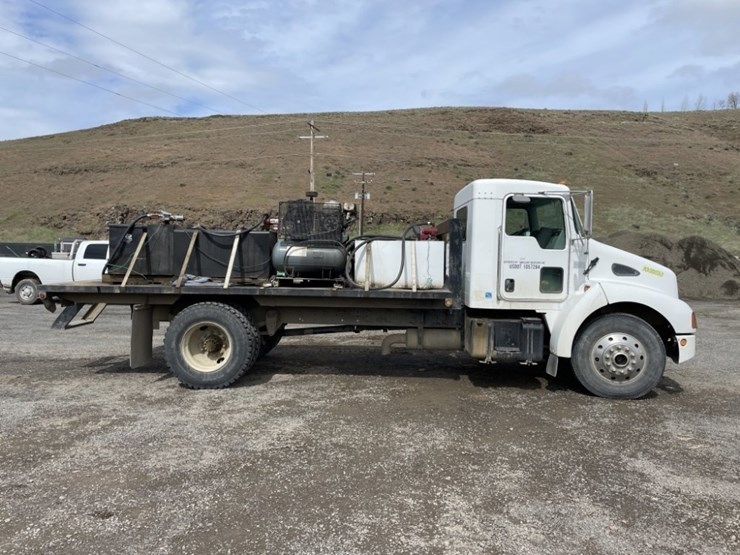 2004-kenworth-t300-image-6