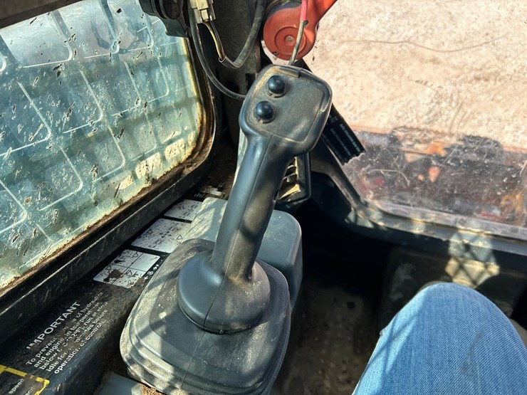 2021-deere-325g-image-22