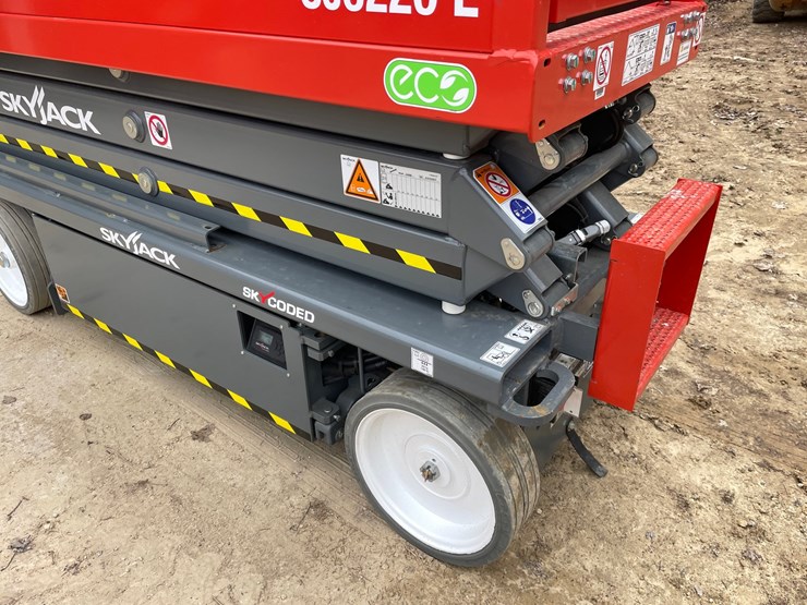 #7514a-•-2025-skyjack-sj3220e-electric-scissor-lift-image-18