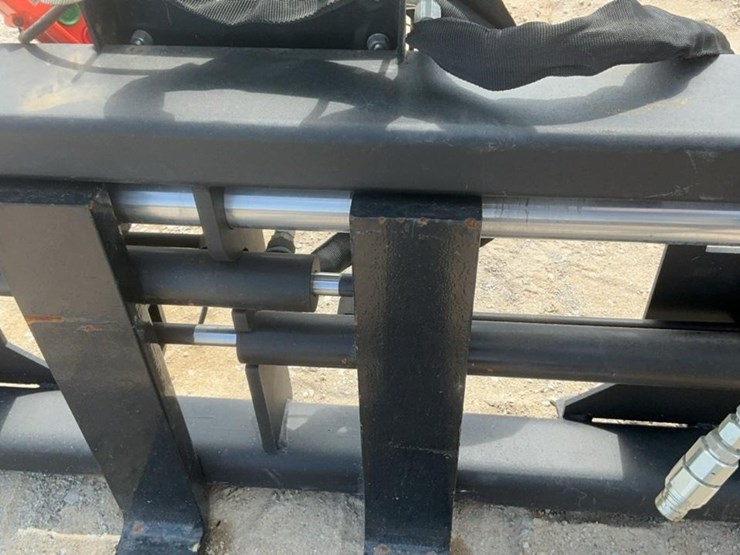 #178-•-hydraulic-forks-image-11