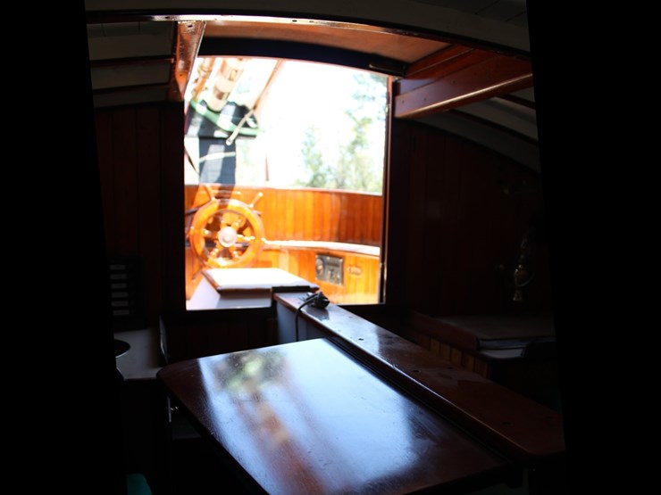 #9545-•-grimmalkin-–-18'-fenwick-williams-classic-wooden-catboat-w/-trailer-image-78