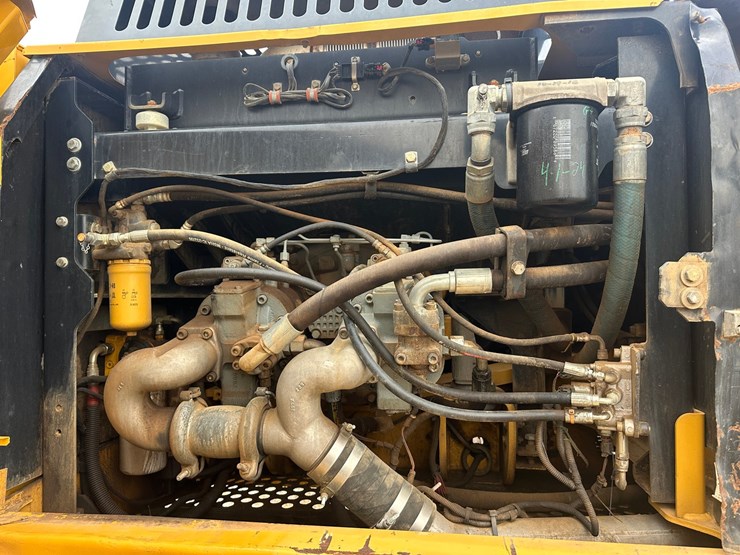 2013-deere-350g-lc-image-29