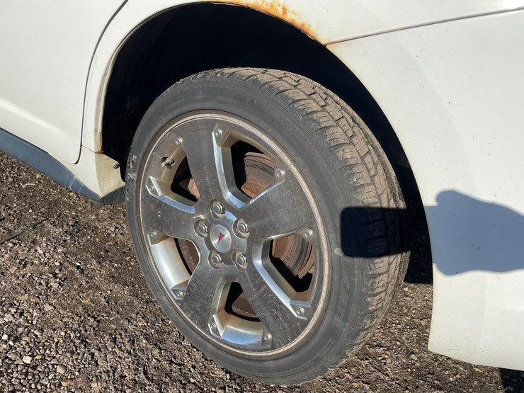 #2849-•-2008-pontiac-vibe-awd-hatchback-(has-wi-title)-image-13