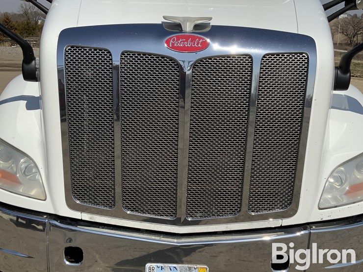 2016-peterbilt-579-image-11