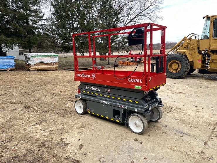 #7514a-•-2025-skyjack-sj3220e-electric-scissor-lift-image-4