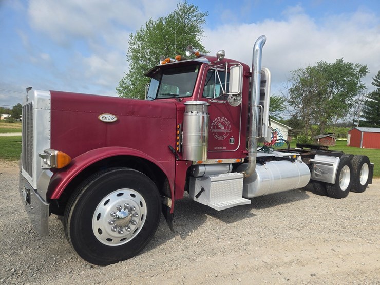 1994-peterbilt-379-image-3