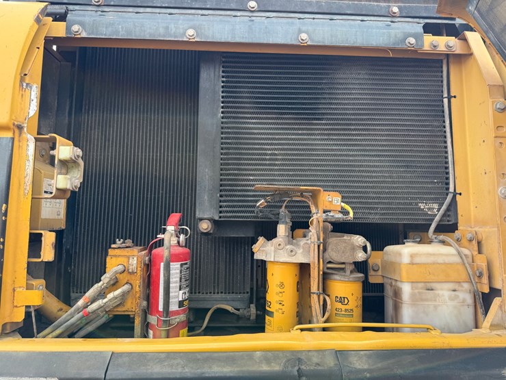 caterpillar-330d-image-50