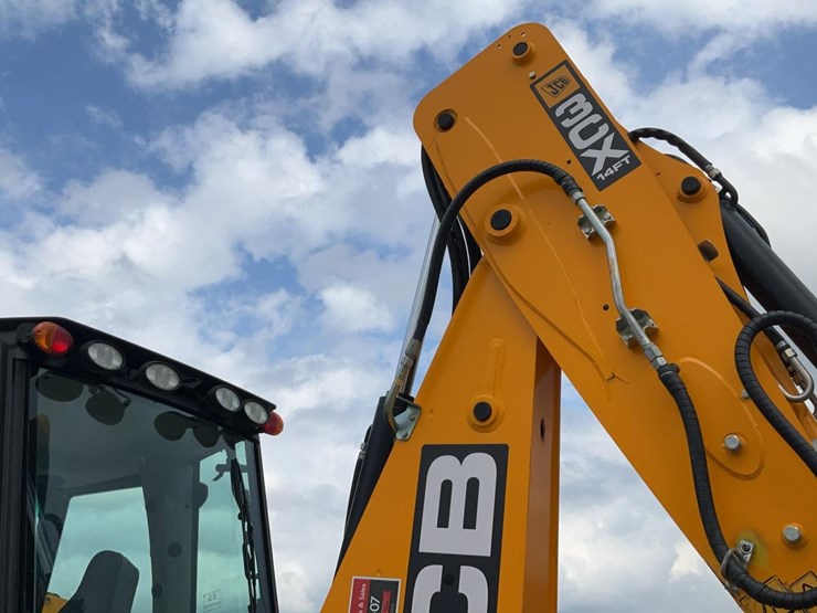 2023-jcb-3cx-image-32