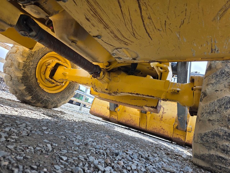 2019-deere-310-image-54