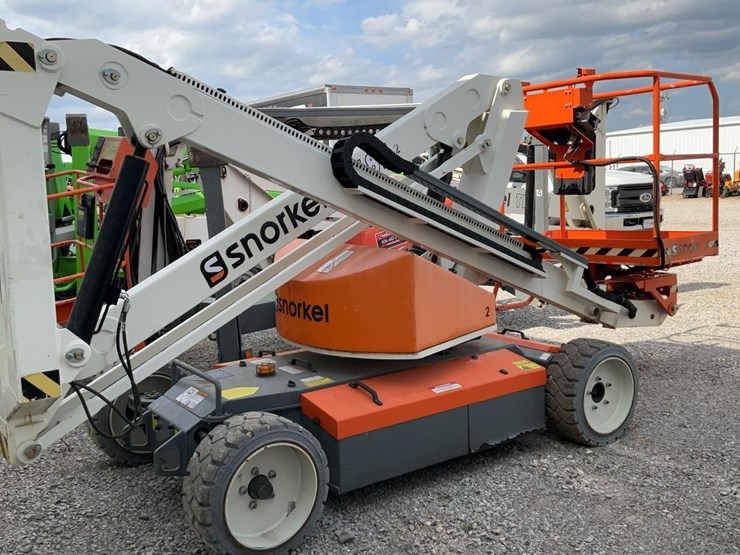 #311-•-snorkel-38'-articulating-lift-image-5