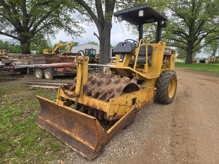 caterpillar-cp-323c-image-1