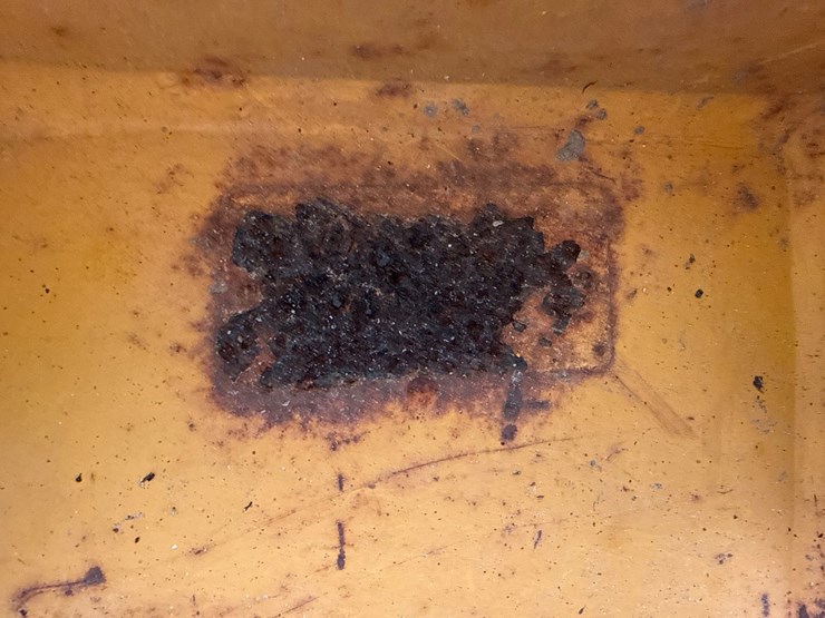 2005-deere-700j-xlt-image-61