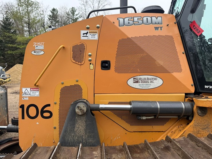 2016-case-1650m-image-23