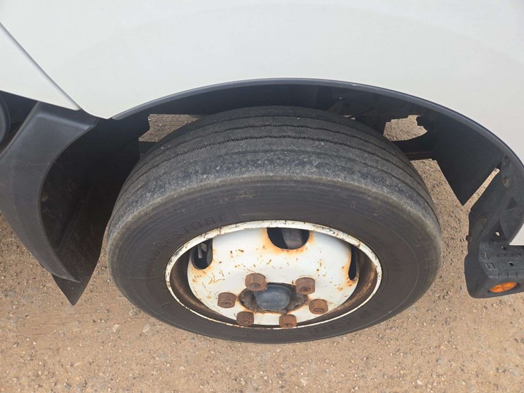 2019-hino-195-image-8