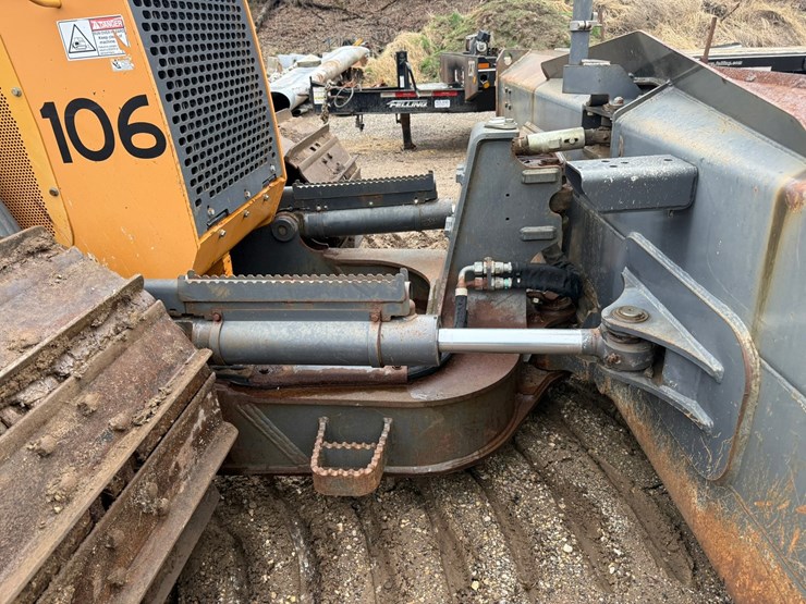 2016-case-1650m-image-11