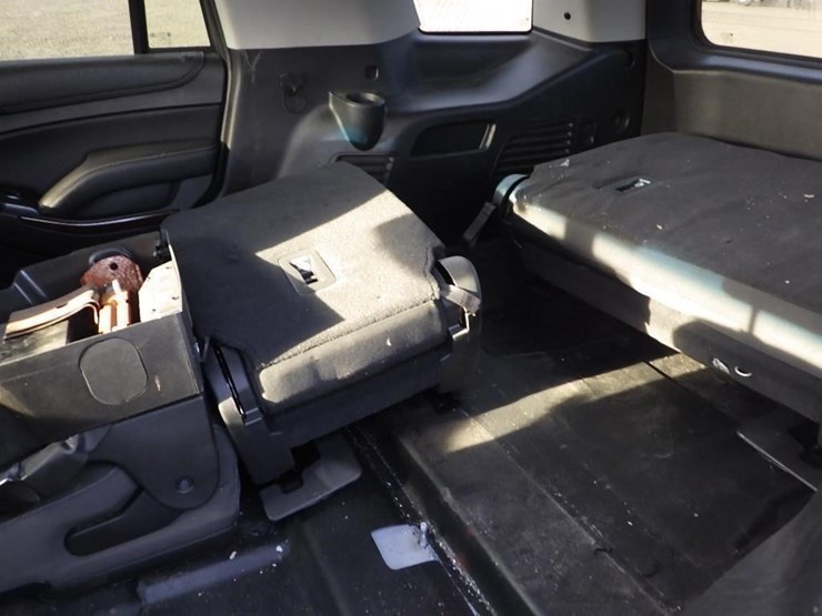 2017-chevrolet-tahoe-image-26