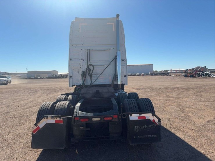 2019-volvo-vnl-tandem-axle-dual-conventional-new-generation-tractor-truck-image-14