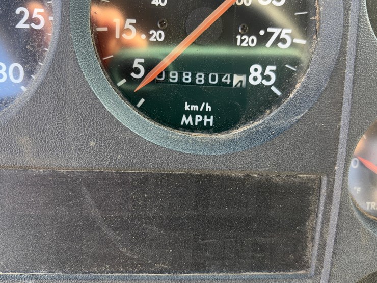 2000-freightliner-fl60-image-21