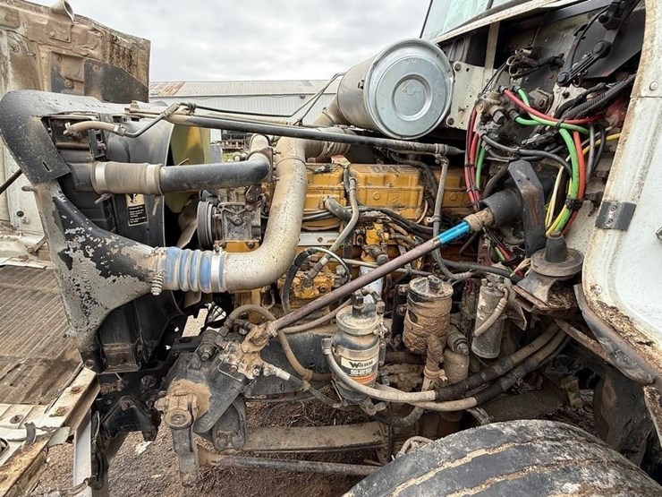 1999-freightliner-fld112-image-20