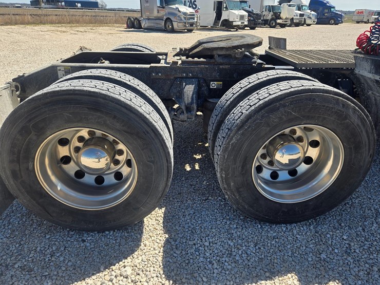 2016-peterbilt-579-image-77