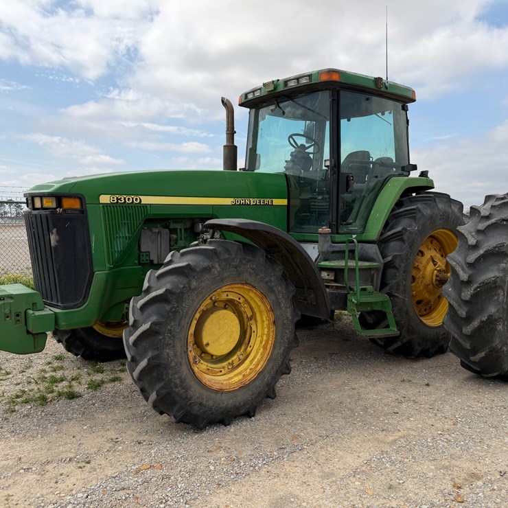 1998 JOHN DEERE 8300