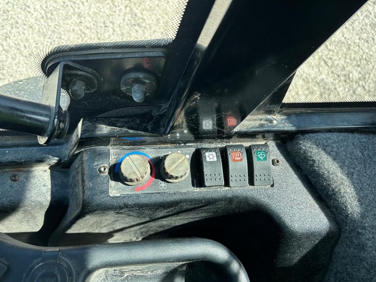 2022-gehl-al750-image-19