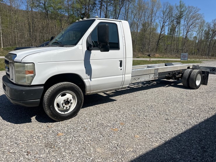 2011-ford-e450-image-1