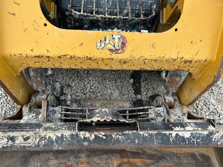 2023-caterpillar-259d3-image-10