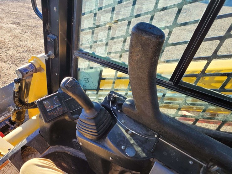 2022-gehl-rt215-image-12