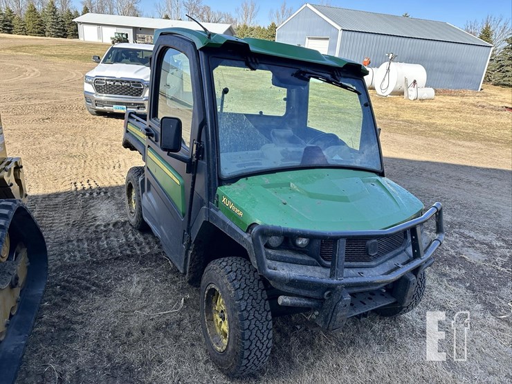 2019-john-deere-gator-xuv-835r-image-3