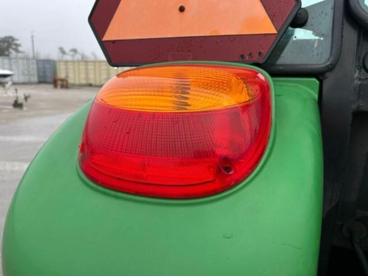 2016-john-deere-5085e-image-43