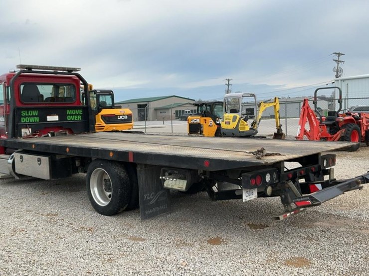 2021-peterbilt-337-image-3