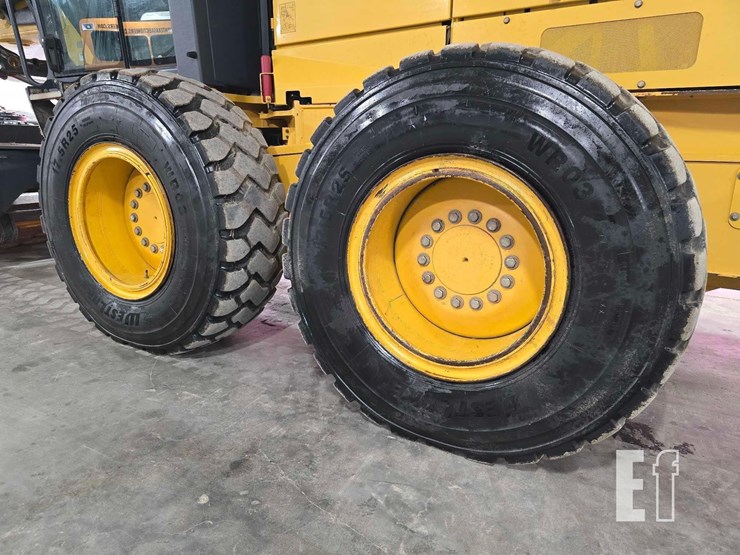 2012-deere-772g-image-31