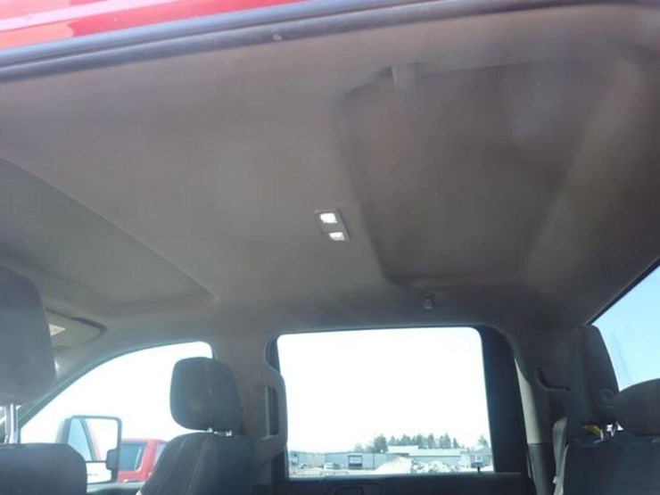 2022-chevrolet-2500hd-image-26