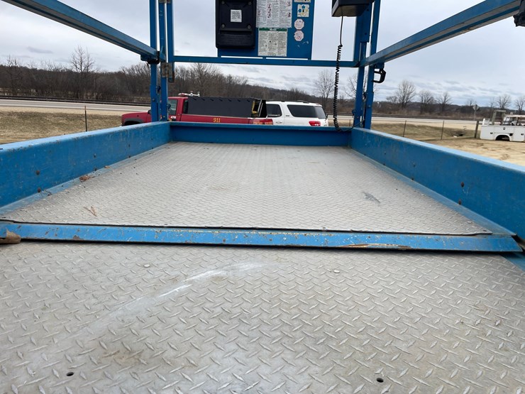 #7514-•-(s-2)-2012-genie-3369-rough-terrain-scissor-lift-image-41