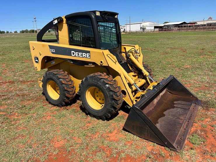 2008-deere-332-image-1