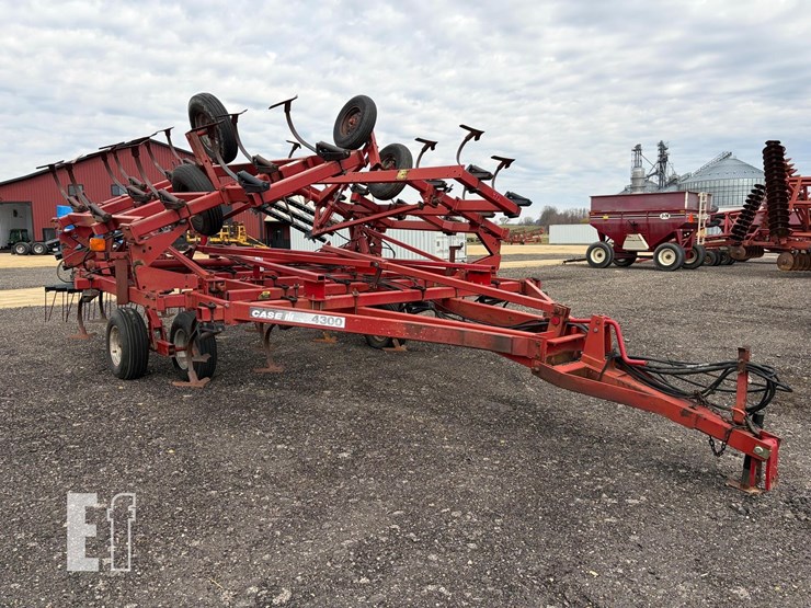 case-ih-4300-image-6