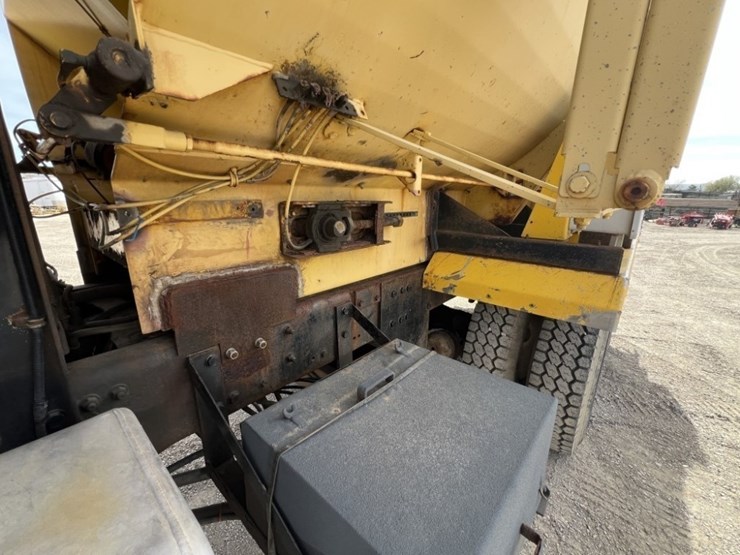 2007-sterling-l9500-image-15