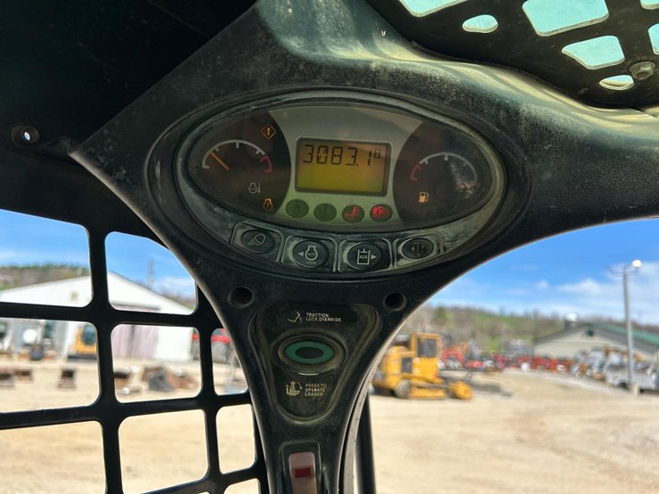 2015-bobcat-t590-image-23