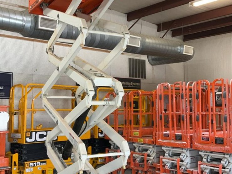 #425-•-2020-snorkel-19'-scissor-lift-image-13