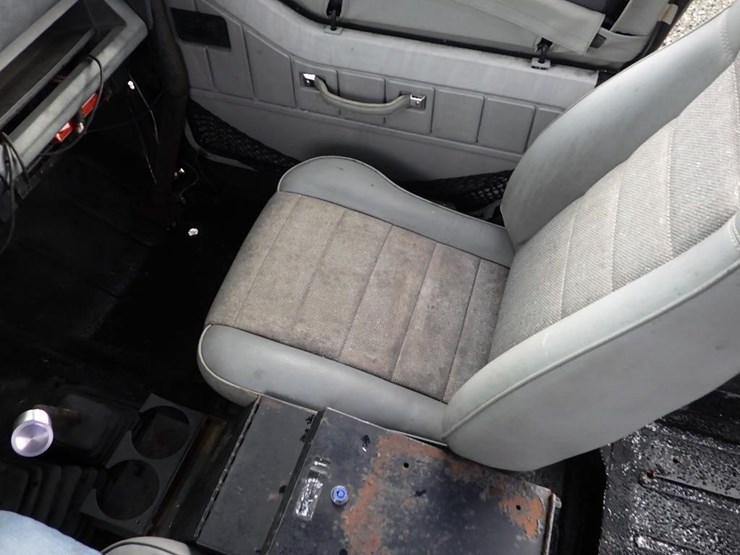 1992-jeep-wrangler-image-33