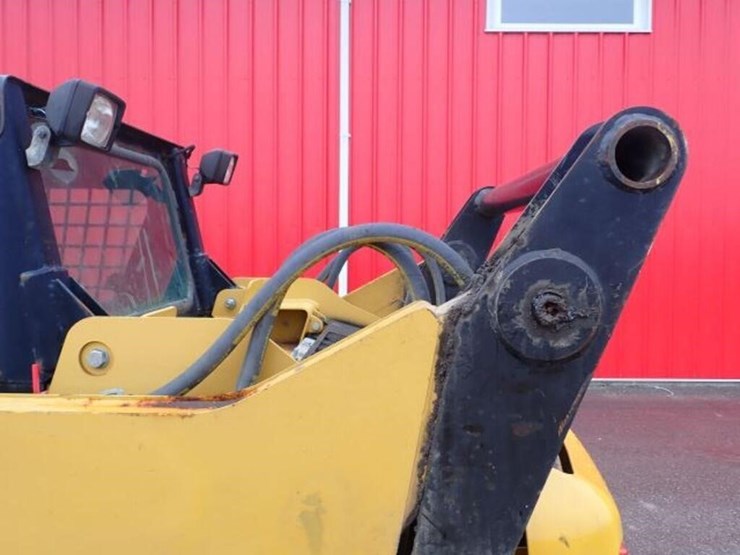 2010-caterpillar-232b-image-28